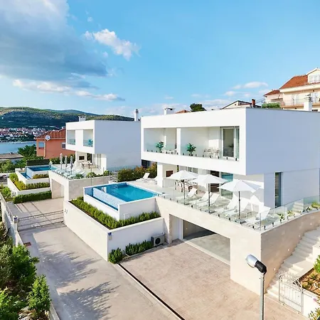 Villa 2 *
