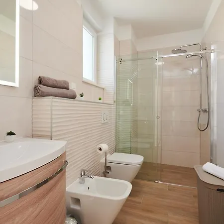 Villa 2 *