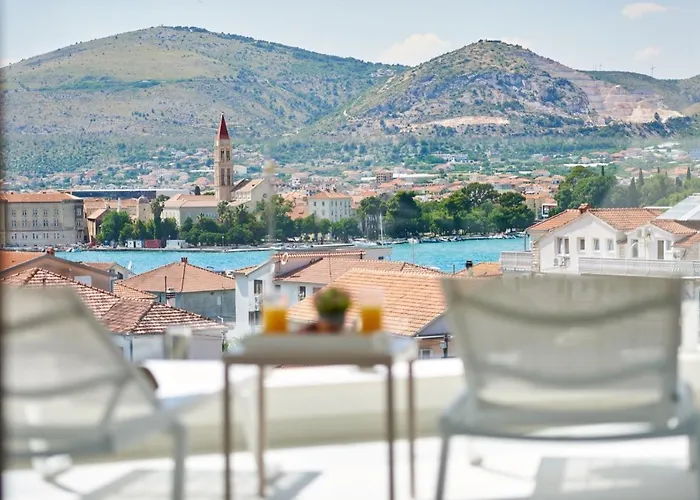 2 Trogir