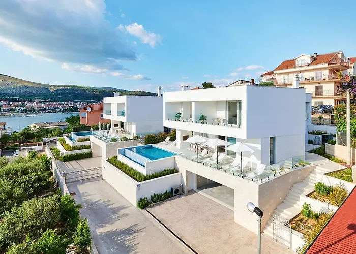 Villa 2 *