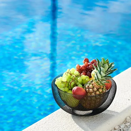 2 Βίλα Τρογκίρ